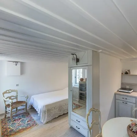 Dellagracia Mansion In Poseidonia Syros
