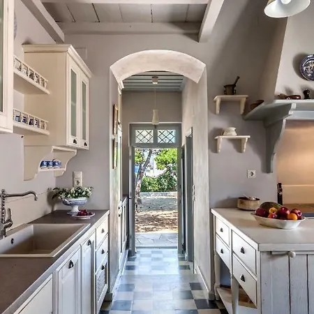 Dellagracia Mansion In Poseidonia Syros * Posidhonía